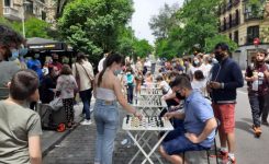 AJEDREZ EN LA CALLE – UN DÍA EN AJEDREZ CON CABEZA