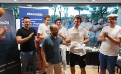 SÚPER TORNEO EN AJEDREZ CON CABEZA CON MAGNUS CARLSEN Y CÍA.